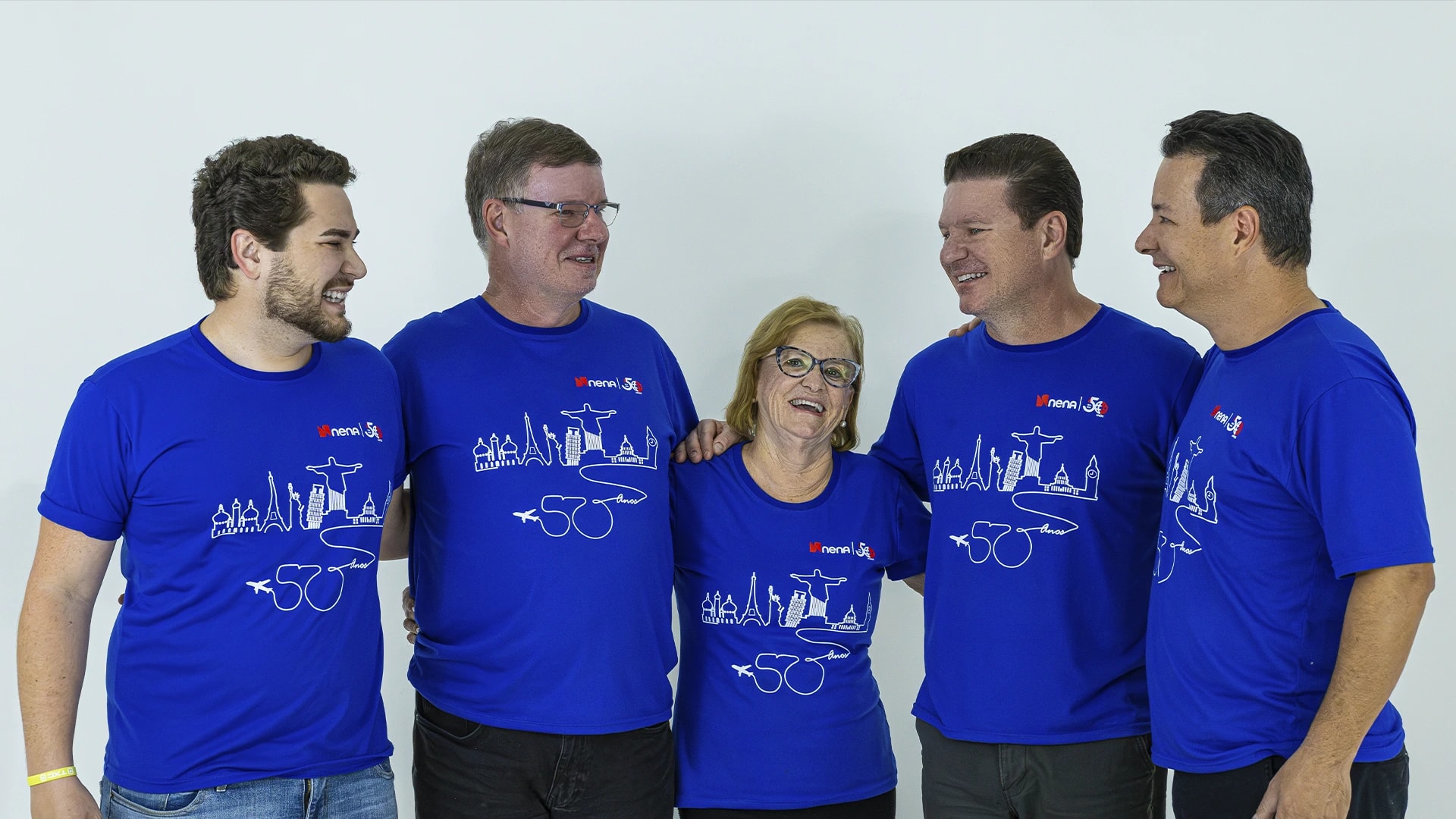 Equipe da Nena Viagens celebrando 50 anos
